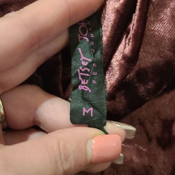 Betsy Johnson performance velvet burgendy cowl neck sweatshirt size m - Picture 5 of 6